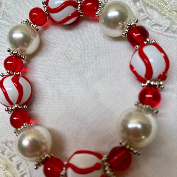 Christmas Stretch Bracelet Painted Red And white Glass Beads - Picture 9 of 12
